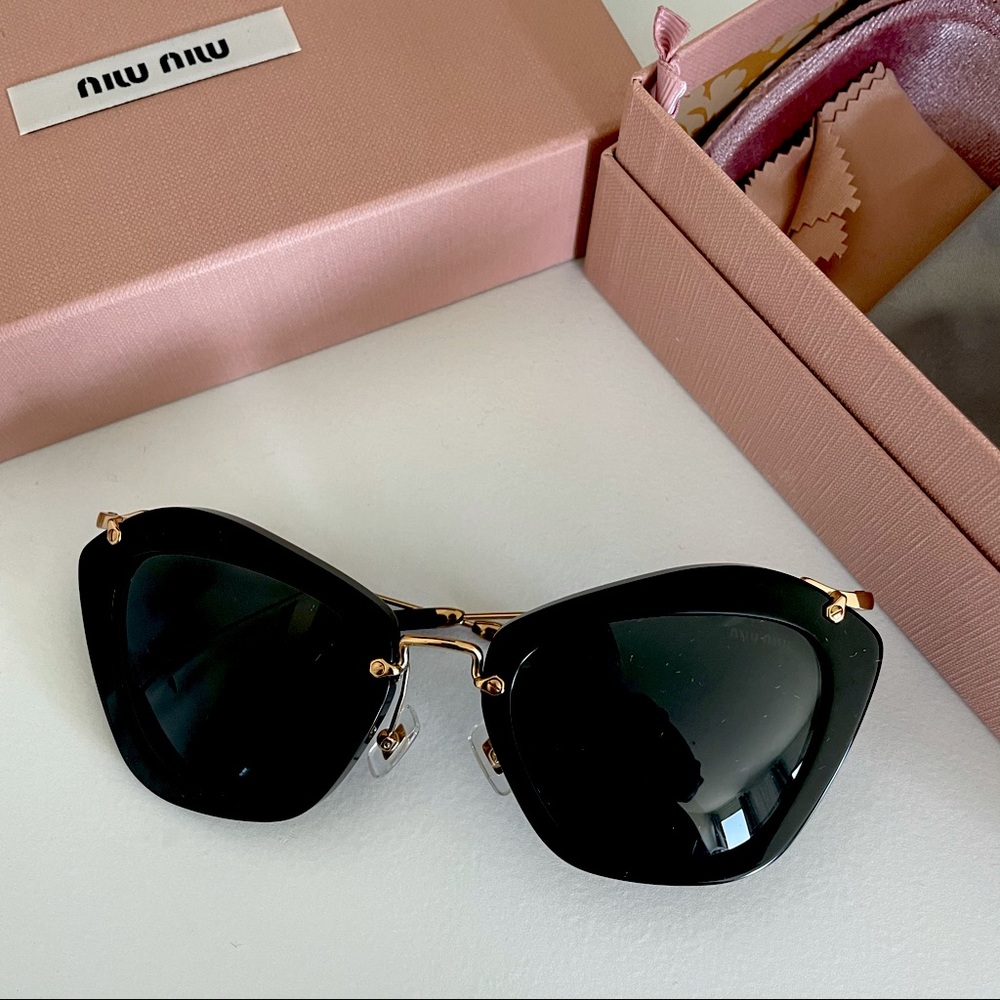 Miu Miu sunglasses ( mu10ns)